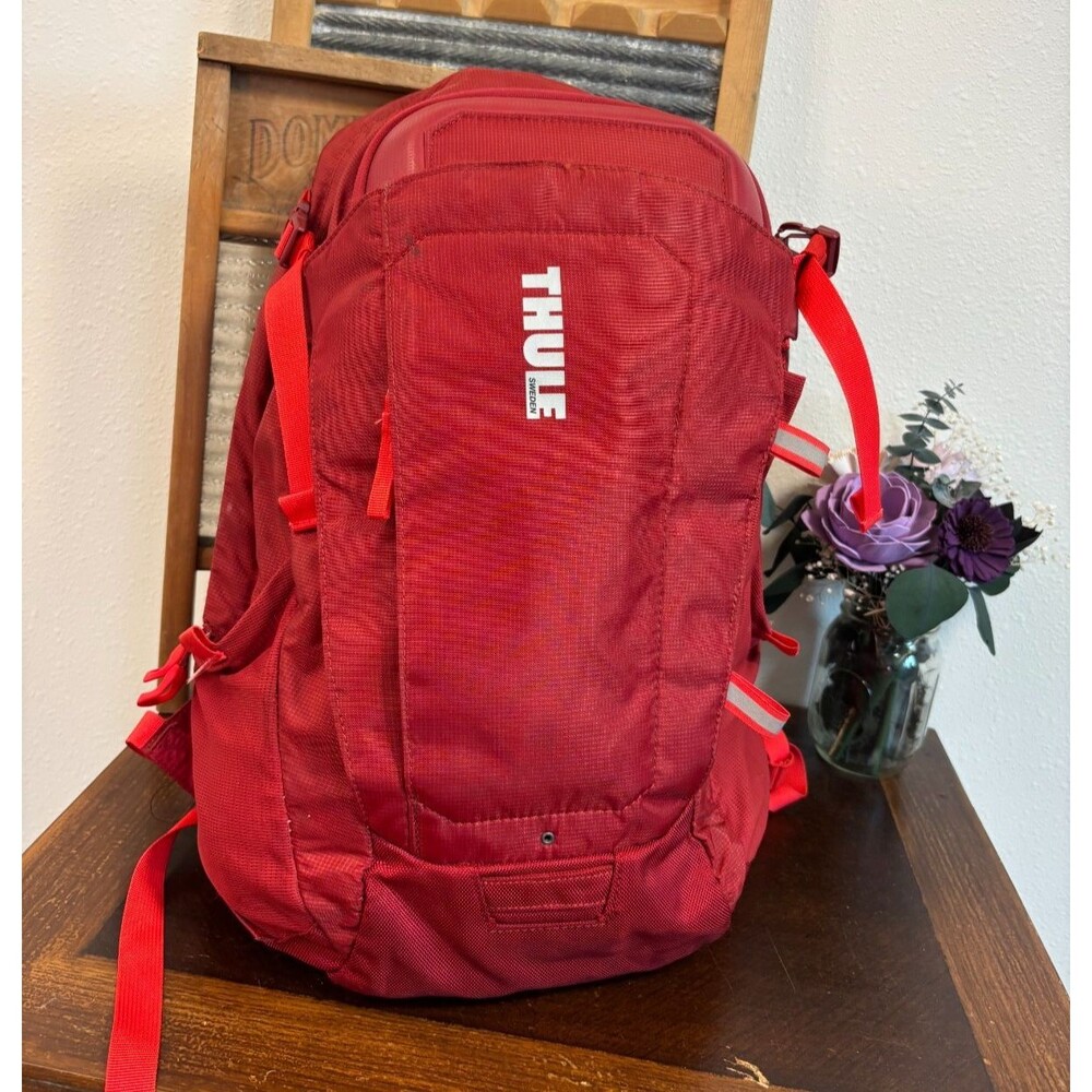 Thule EnRoute Triumph 2 21L Daypack Red Laptop Backpack 15" MacBook